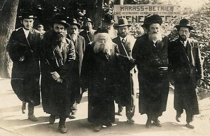 Ger Hasidim (Source: Wikipedia Commons)